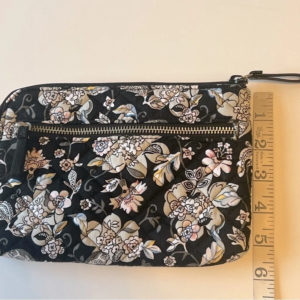 Vera Bradley quilted zippered wallet, floral print 8.5”x5.5” - Picture 10 of 12
